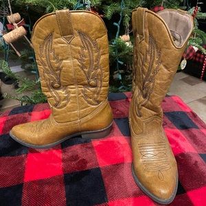 Coconuts women’s brown cowboy boots.